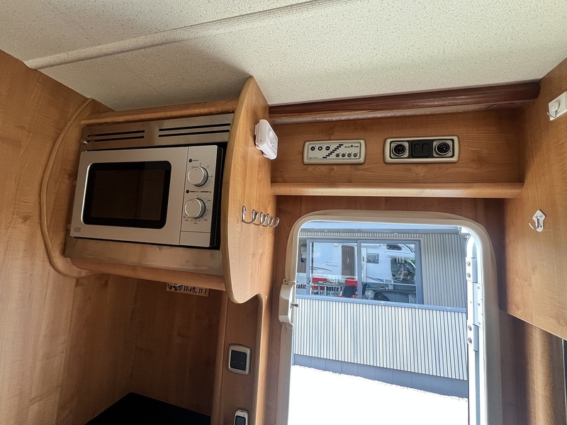 Autotrail 6 Berth 4 Betls Rear large U shaped lounge