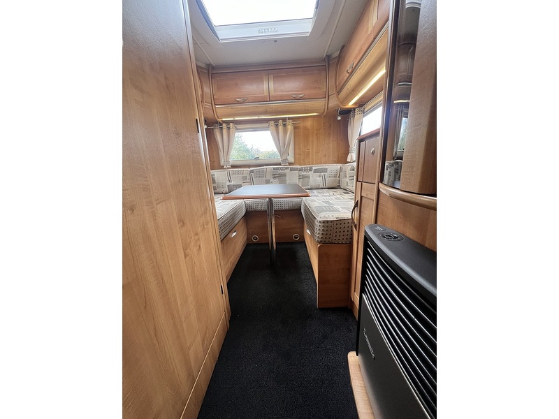 Autotrail 6 Berth 4 Betls Rear large U shaped lounge