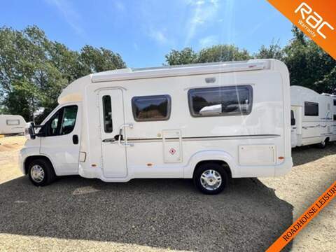 2 Berth 2 Seat belts, manual, large rear U shaped lounge