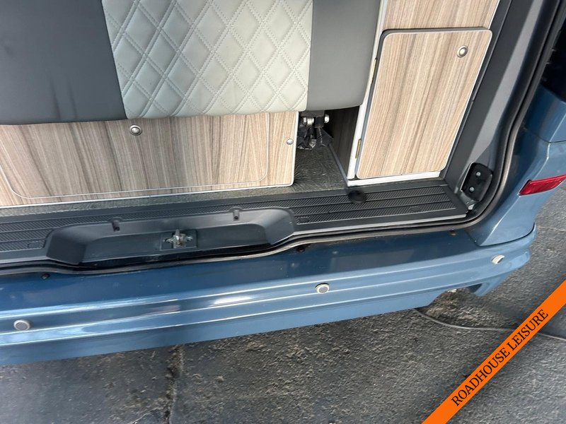 Mercedes 2 Berth 4 Belt Camper 3.2L Automatic, Petrol