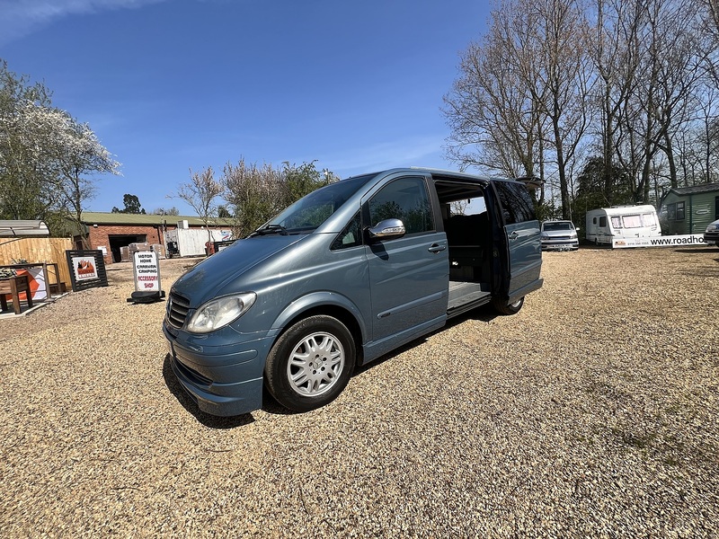 Mercedes 2 Berth 4 Belt Camper 3.2L Automatic, Petrol