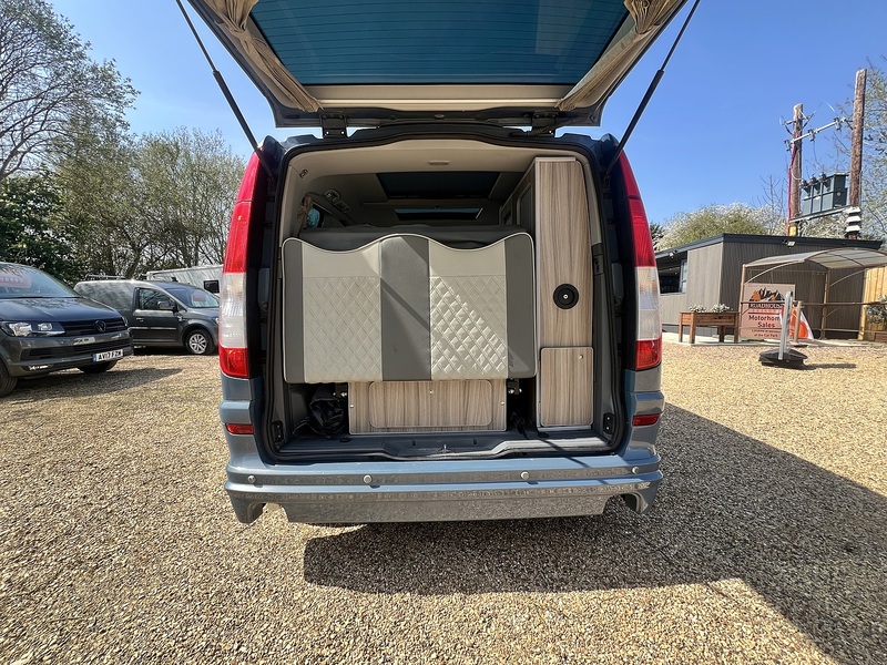 Mercedes 2 Berth 4 Belt Camper 3.2L Automatic, Petrol