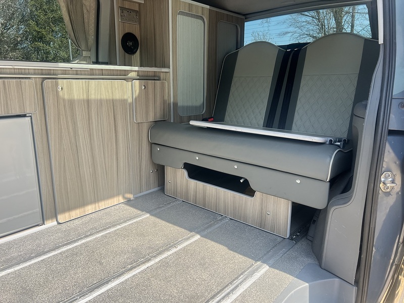 Mercedes 2 Berth 4 Belt Camper 3.2L Automatic, Petrol