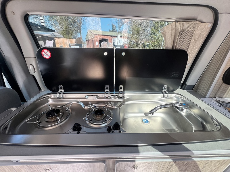 Mercedes 2 Berth 4 Belt Camper 3.2L Automatic, Petrol