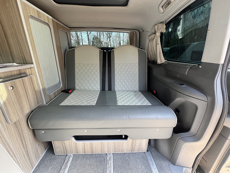 Mercedes 2 Berth 4 Belt Camper 3.2L Automatic, Petrol