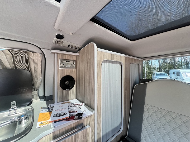 Mercedes 2 Berth 4 Belt Camper 3.2L Automatic, Petrol