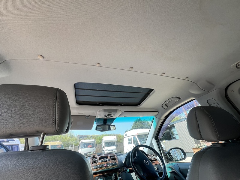 Mercedes 2 Berth 4 Belt Camper 3.2L Automatic, Petrol