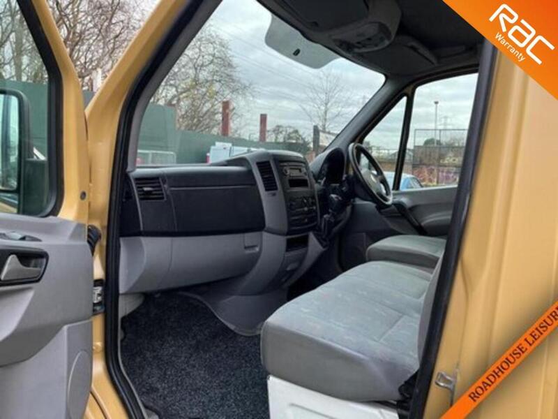 Volkswagen 2 Berth with 2 Belts, rear shower room