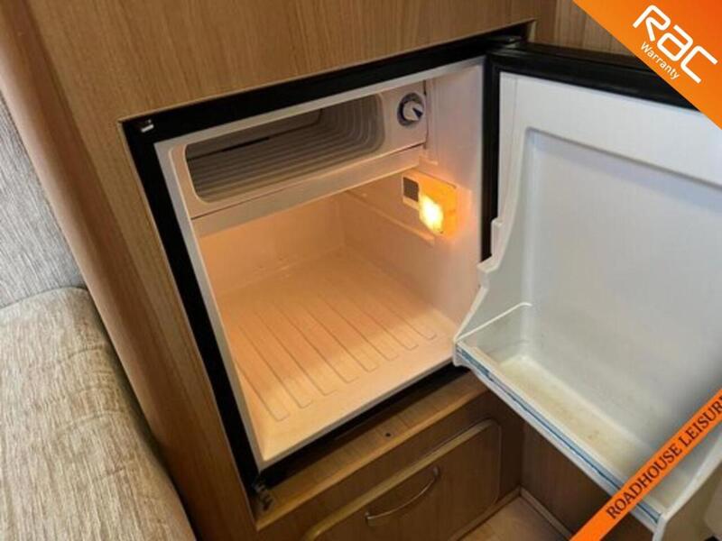 Volkswagen 2 Berth with 2 Belts, rear shower room