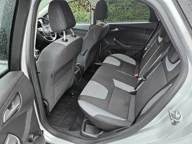 Ford 1.6 Zetec Hatchback 5dr Petrol Manual Euro 5 (105 ps)