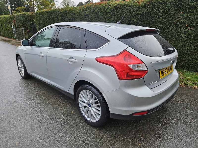 Ford 1.6 Zetec Hatchback 5dr Petrol Manual Euro 5 (105 ps)