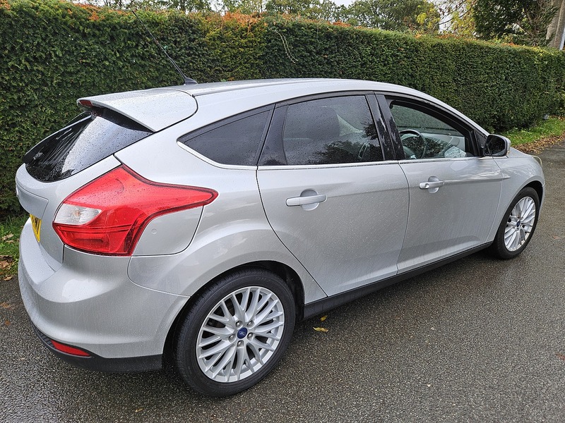 Ford 1.6 Zetec Hatchback 5dr Petrol Manual Euro 5 (105 ps)
