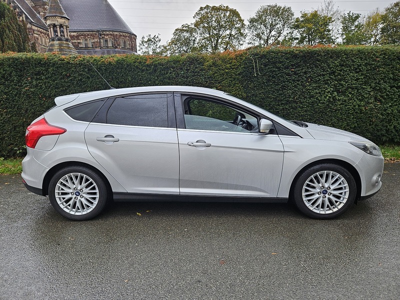 Ford 1.6 Zetec Hatchback 5dr Petrol Manual Euro 5 (105 ps)