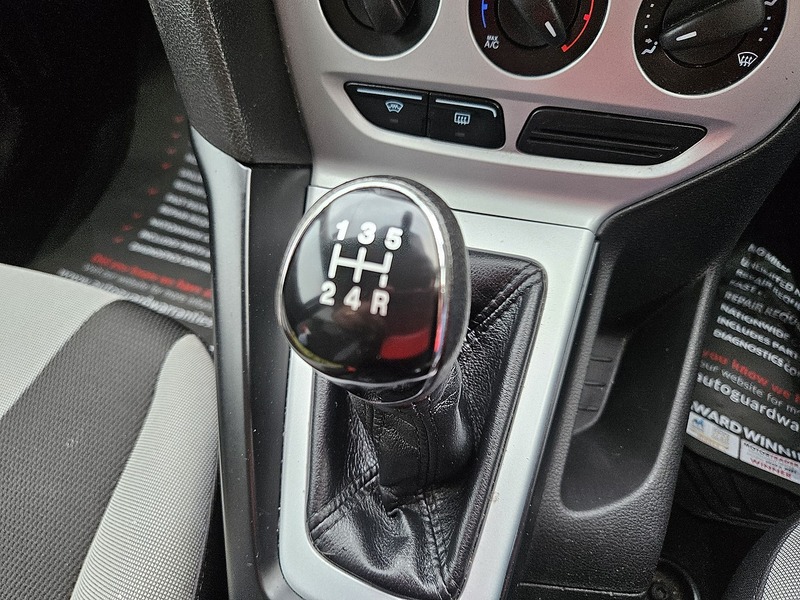 Ford 1.6 Zetec Hatchback 5dr Petrol Manual Euro 5 (105 ps)