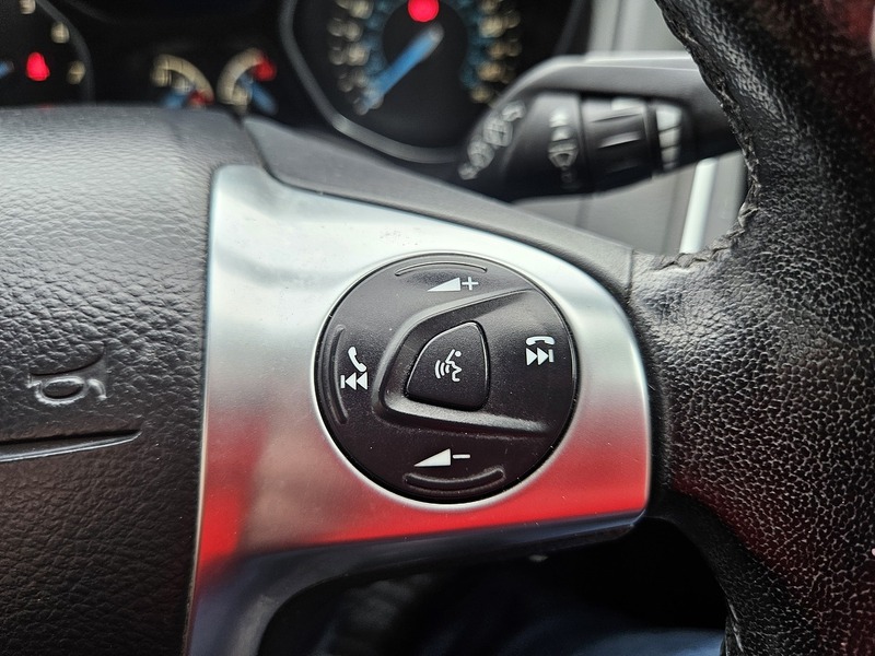 Ford 1.6 Zetec Hatchback 5dr Petrol Manual Euro 5 (105 ps)