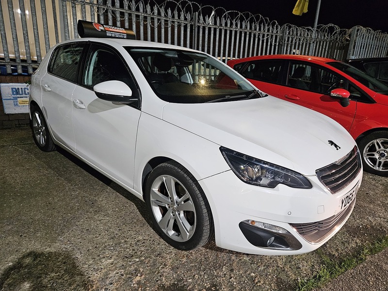 Peugeot 1.2 PureTech Allure Hatchback 5dr Petrol Manual Euro 6 (s/s) (130 ps)