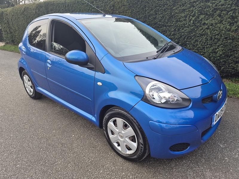 Toyota 1.0 VVT-i Blue Hatchback 5dr Petrol Manual Euro 4 (67 bhp)