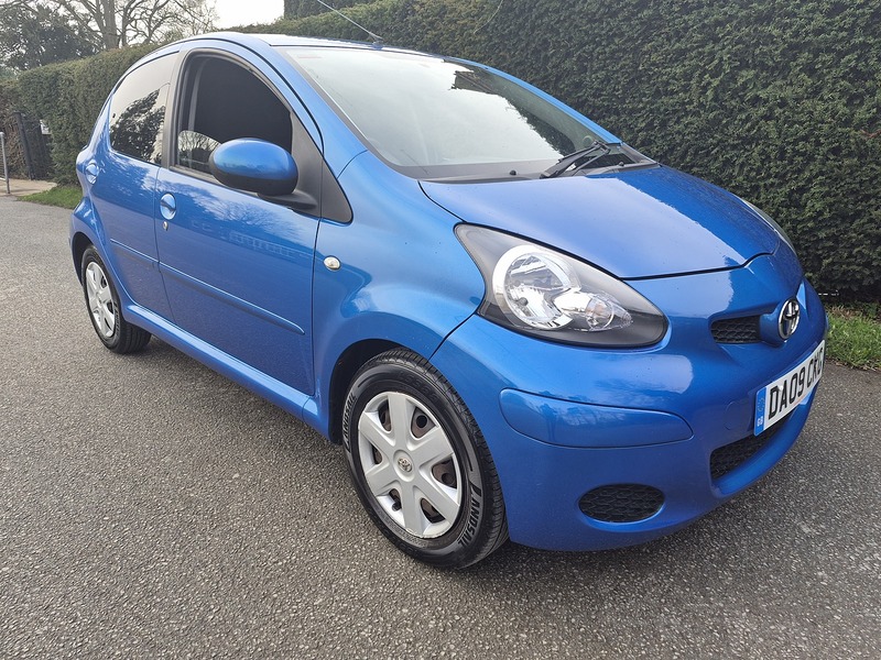 Toyota 1.0 VVT-i Blue Hatchback 5dr Petrol Manual Euro 4 (67 bhp)