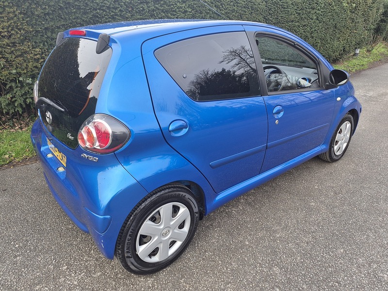 Toyota 1.0 VVT-i Blue Hatchback 5dr Petrol Manual Euro 4 (67 bhp)