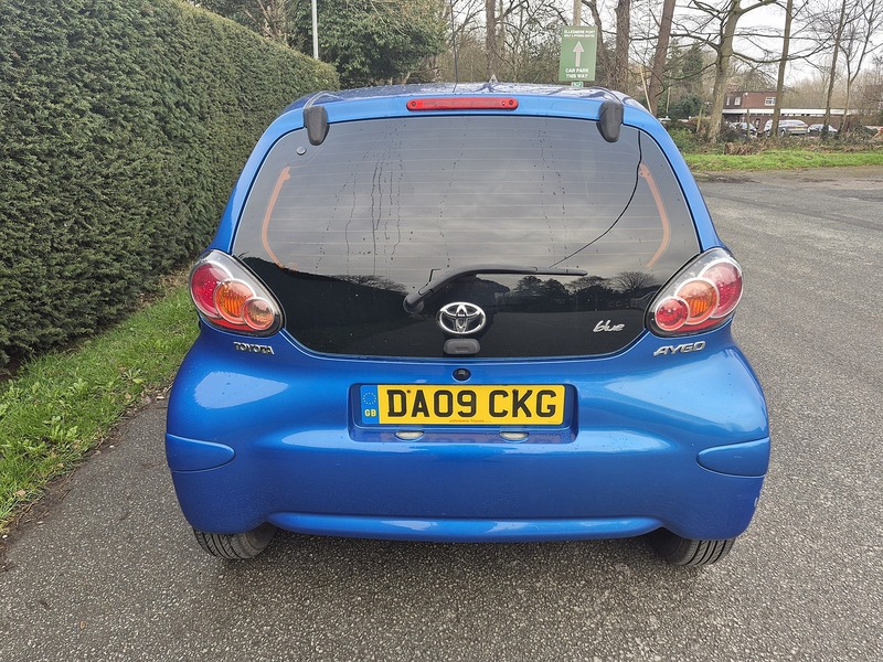 Toyota 1.0 VVT-i Blue Hatchback 5dr Petrol Manual Euro 4 (67 bhp)