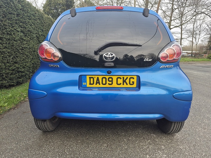Toyota 1.0 VVT-i Blue Hatchback 5dr Petrol Manual Euro 4 (67 bhp)
