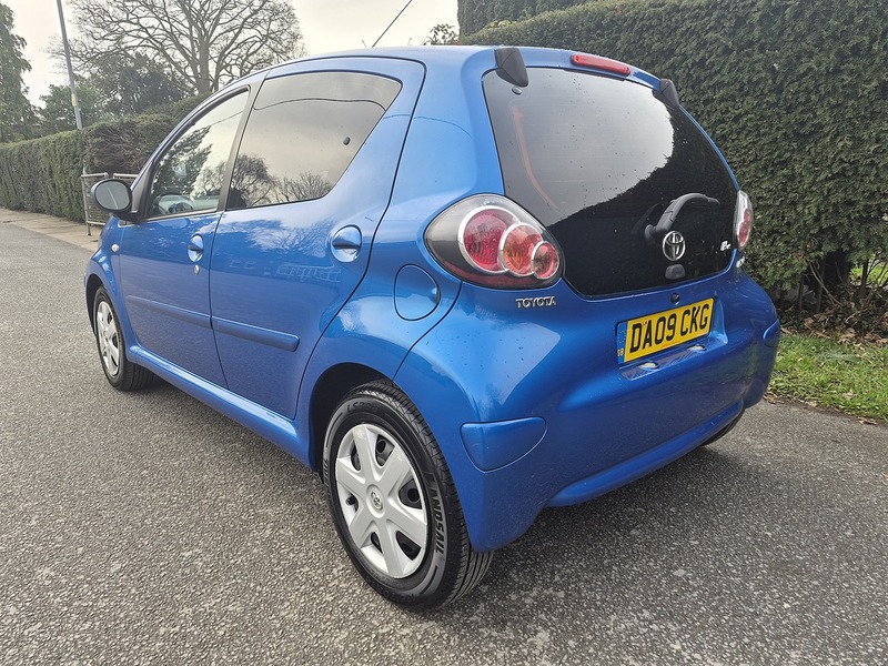 Toyota 1.0 VVT-i Blue Hatchback 5dr Petrol Manual Euro 4 (67 bhp)