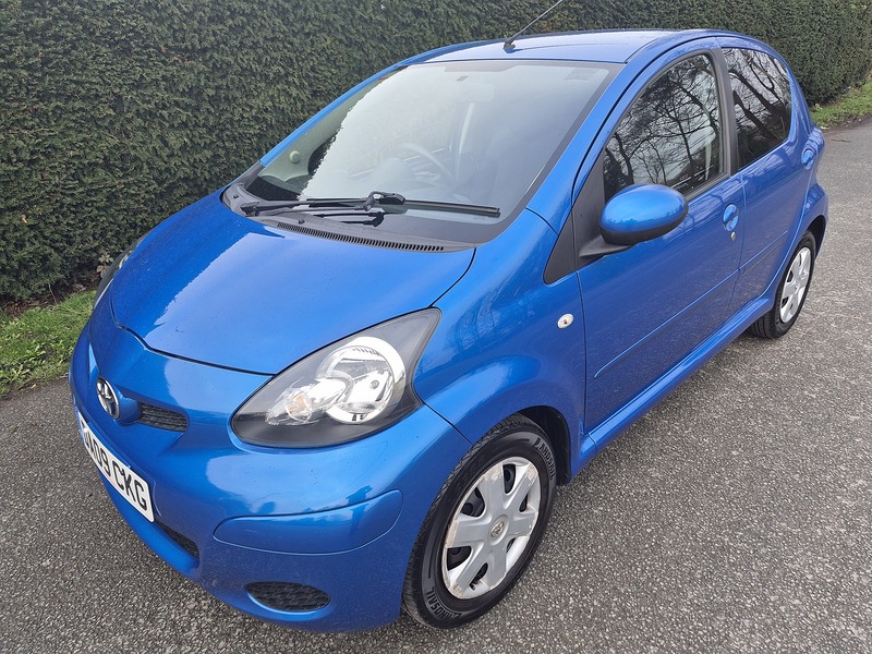Toyota 1.0 VVT-i Blue Hatchback 5dr Petrol Manual Euro 4 (67 bhp)
