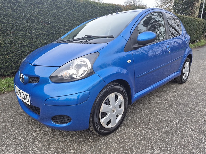 Toyota 1.0 VVT-i Blue Hatchback 5dr Petrol Manual Euro 4 (67 bhp)