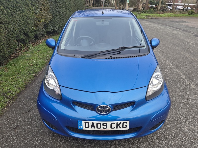 Toyota 1.0 VVT-i Blue Hatchback 5dr Petrol Manual Euro 4 (67 bhp)