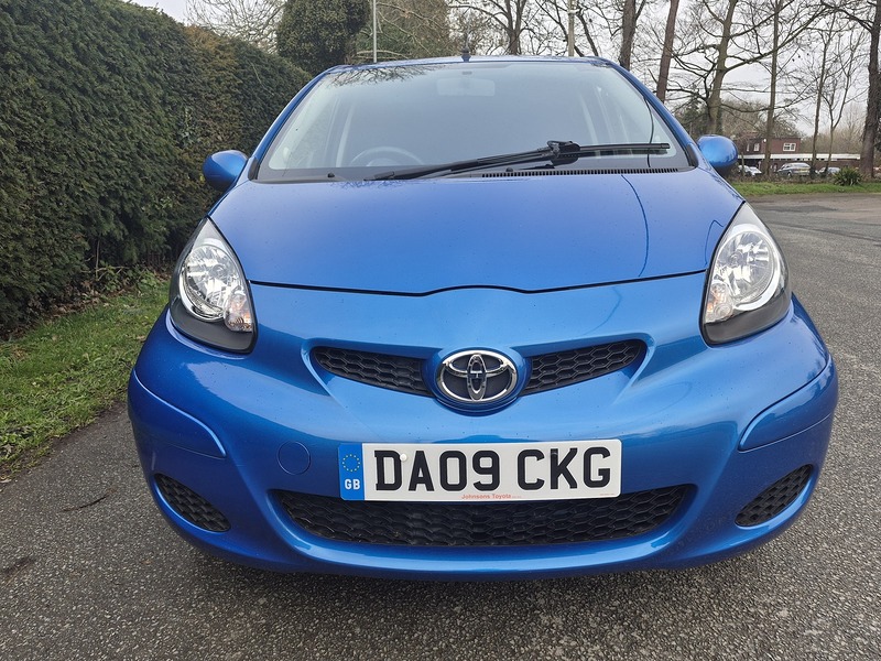 Toyota 1.0 VVT-i Blue Hatchback 5dr Petrol Manual Euro 4 (67 bhp)