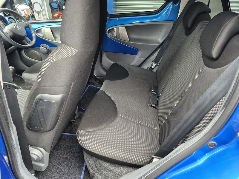 Toyota 1.0 VVT-i Blue Hatchback 5dr Petrol Manual Euro 4 (67 bhp)