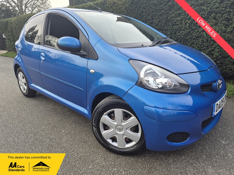 Toyota 1.0 VVT-i Blue Hatchback 5dr Petrol Manual Euro 4 (67 bhp)