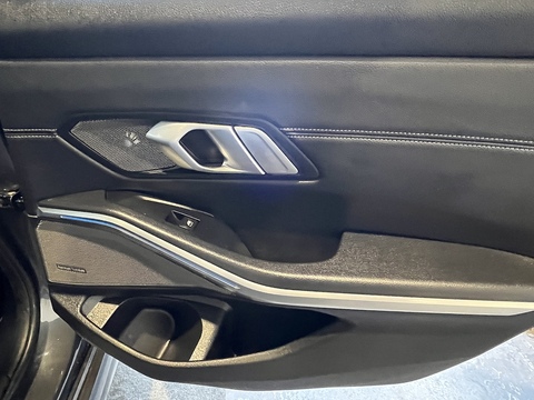 2.0 330e 12kWh M Sport Saloon 4dr Petrol Plug-in Hybrid Auto Euro 6 (s/s) (292 ps)