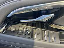 Land Rover Range Rover Evoque P300e SE 