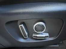 Land Rover Range Rover Evoque P300e SE 