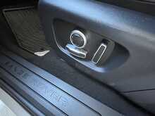 Land Rover Range Rover Evoque P300e SE 