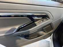 Land Rover Range Rover Evoque P300e SE 