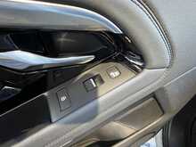 Land Rover Range Rover Evoque P300e SE 