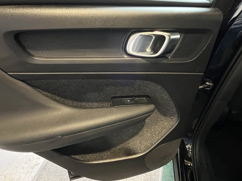 1.5 T3 Momentum SUV 5dr Petrol Auto Euro 6 (s/s) (163 ps)