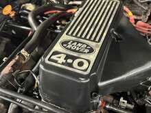 Land Rover Defender 90 V8 50th Anniversary 