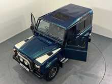 Land Rover Defender 90 V8 50th Anniversary 