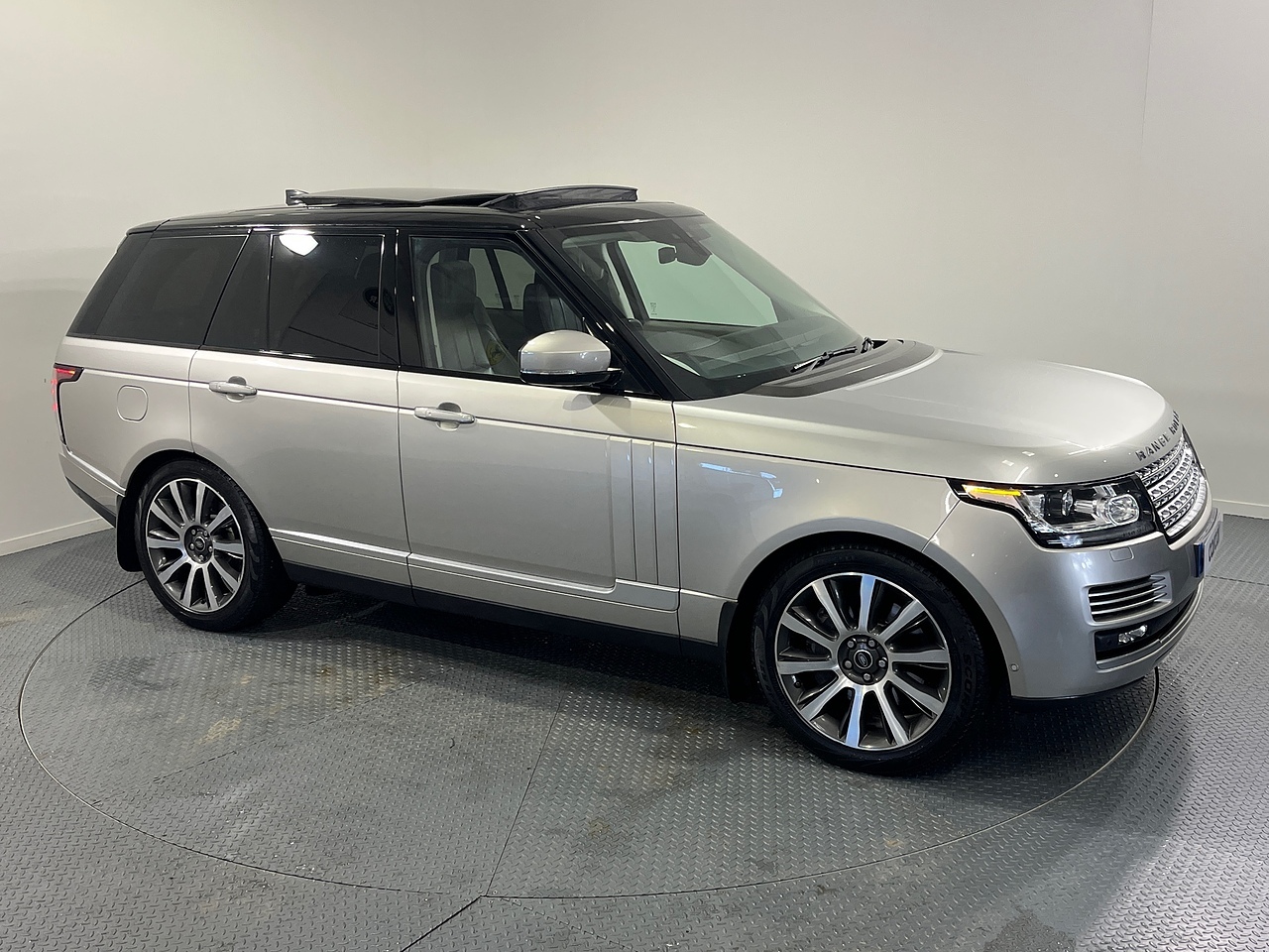 Land Rover 4.4 SD V8 Vogue SE SUV 5dr Diesel Auto 4WD Euro 6 (s/s) (339 ps)