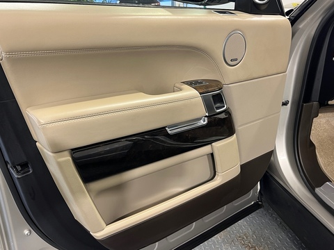 4.4 SD V8 Vogue SE SUV 5dr Diesel Auto 4WD Euro 6 (s/s) (339 ps)