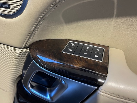 4.4 SD V8 Vogue SE SUV 5dr Diesel Auto 4WD Euro 6 (s/s) (339 ps)