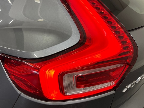 2.0 D3 Momentum SUV 5dr Diesel Auto Euro 6 (s/s) (150 ps)