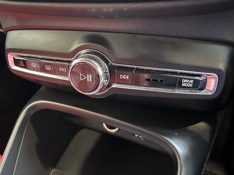 2.0 D3 Momentum SUV 5dr Diesel Auto Euro 6 (s/s) (150 ps)