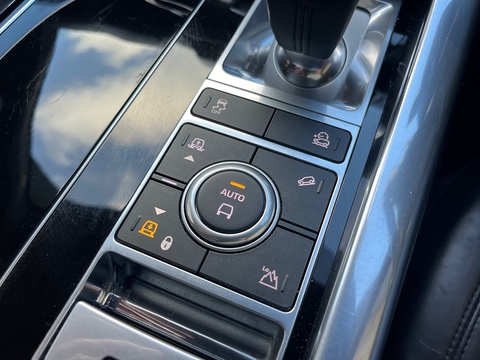 3.0 D300 MHEV HSE Dynamic Black SUV 5dr Diesel Auto 4WD Euro 6 (s/s) (300 ps)