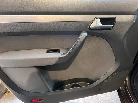 1.6 TDI SE MPV 5dr Diesel DSG Euro 5 (105 ps)