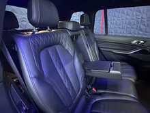 BMW X7 M50d TECH PACK + PREMIUM PACK + SKY LOUNGE + RIVIERA ALLOYS