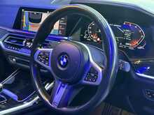 BMW X7 M50d TECH PACK + PREMIUM PACK + SKY LOUNGE + RIVIERA ALLOYS